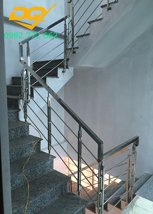 Cầu thang inox-Mẫu 17
