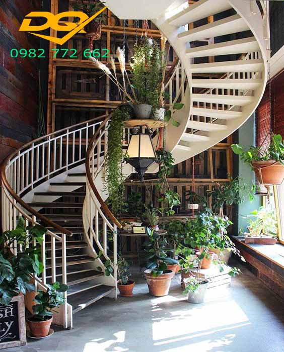 Cầu thang xoắn ốc gỗ đẹp giá rẻ sẽ là lựa chọn tuyệt vời cho những người yêu thích không gian sang trọng và tiện nghi. Hãy xem qua hình ảnh liên quan và khám phá những điều tuyệt vời về sản phẩm này.